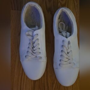 Jolie Harvard Women's Lace-Up Sneaker in Soft White Size 10